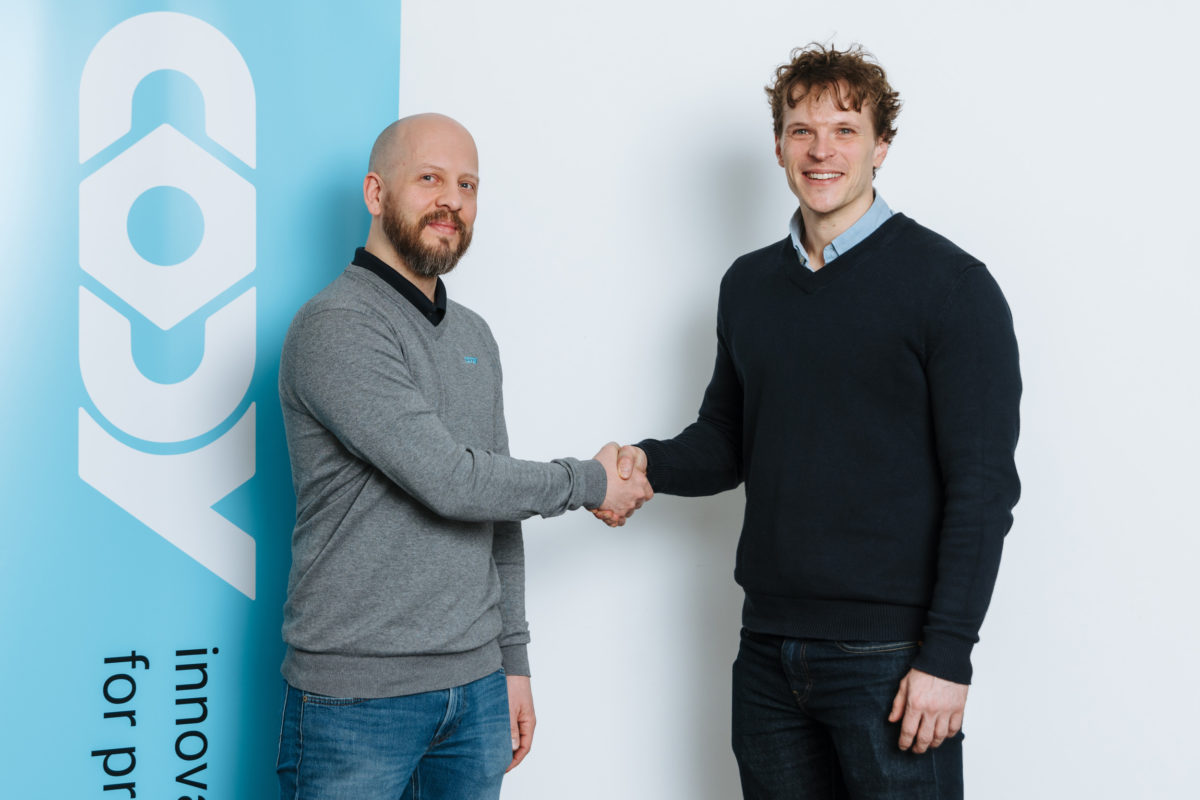 Avtale inngått mellom Cody og PanTera. Magnus Skoglund Larsen, Direktør for forretningsutvikling (CBDO) i Cody, og Samy Bertrand, Direktør for teknologi (CTO) i PanTera.